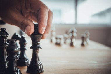 Fikirler, rekabet ve strateji için satranç tahtası oyunu, iş başarısı konsepti 