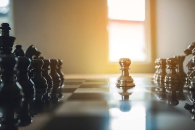 Fikirler, rekabet ve strateji için satranç tahtası oyunu, iş başarısı konsepti 