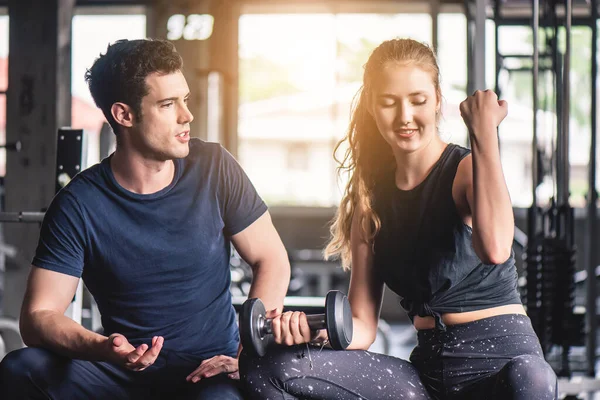 Tom Cinematográfico Exercício Jovem Mulher Fitness Atraente Com Haltere Pelo — Fotografia de Stock