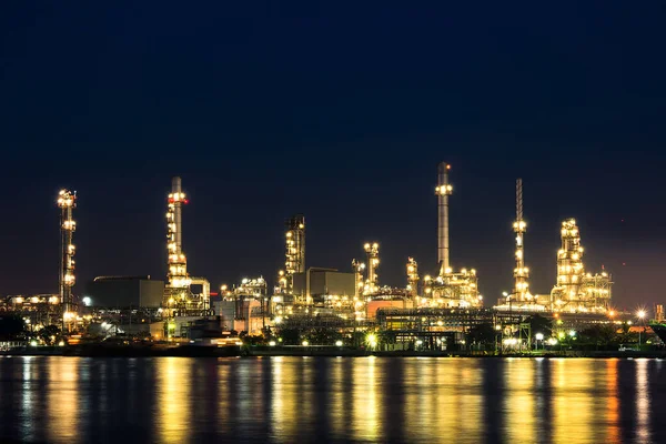 Oil Gas Refinery Plant Petrochemical Industrial River Front View Twilight Royalty Free Stock Images