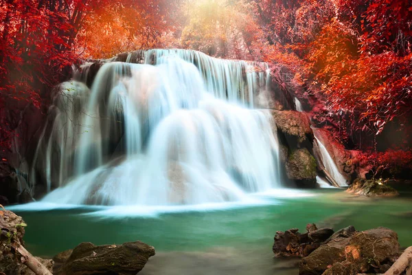 Increíble Naturaleza Hermosa Cascada Colorido Bosque Otoño Temporada Otoño — Foto de Stock