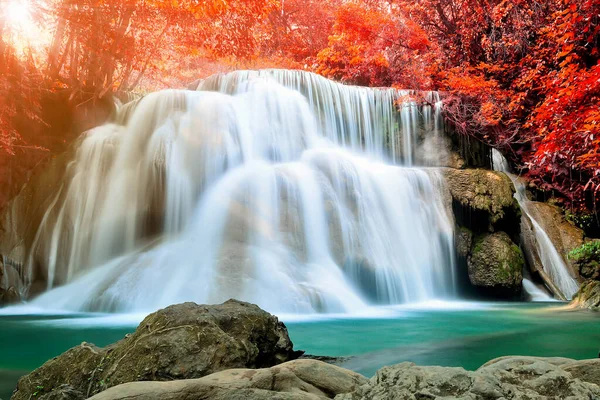 Incrível Natureza Bela Cachoeira Floresta Outono Colorido Temporada Outono — Fotografia de Stock