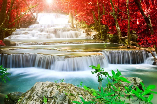 Doğada Inanılmaz Sonbahar Mevsiminde Renkli Sonbahar Ormanlarında Güzel Şelale — Stok fotoğraf