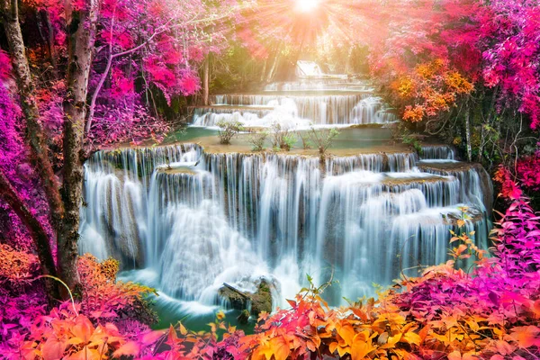 Erstaunlich Der Natur Schöner Wasserfall Bunten Herbstwald Der Herbstsaison — Stockfoto