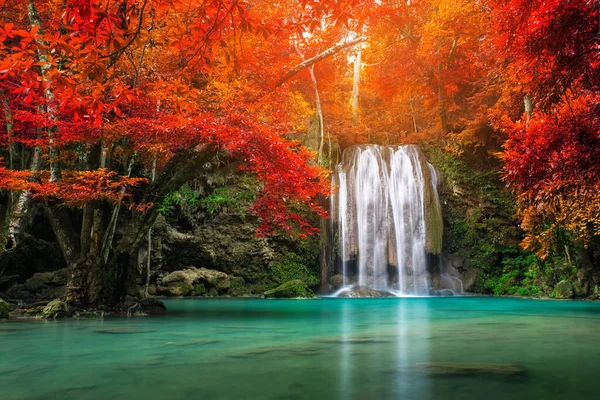 Erstaunlich Der Natur Schöner Wasserfall Bunten Herbstwald Der Herbstsaison — Stockfoto