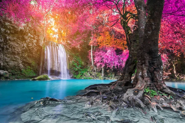 Erstaunlich Der Natur Schöner Wasserfall Bunten Herbstwald Der Herbstsaison — Stockfoto