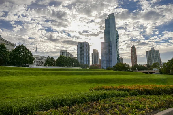 Stadsgezicht Gebouw Zomerdag Uitzicht Vanuit Chicago Park — Stockfoto