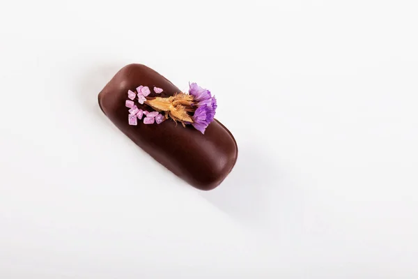 Chocolate Caramelo Avellana Sobre Fondo Blanco Vista Superior — Foto de Stock