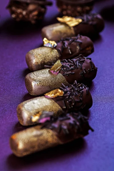 Dulces Chocolate Pequeños Con Avellana — Foto de Stock