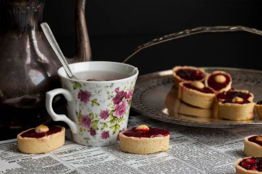 Ahududulu tatlı pasta sepetleri