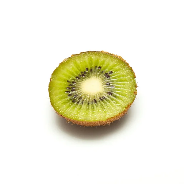 Verse Gesneden Kiwi Witte Achtergrond — Stockfoto