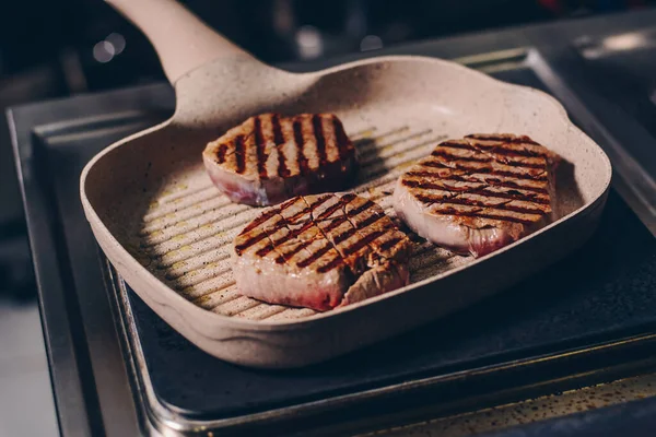 Préparation Steak Bœuf Sur Une Poêle Griller — Photo