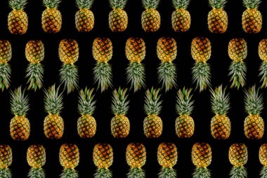 Siyah arka planda ananas meyvesi