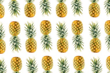 Beyaz arkaplanda ananas meyvesi