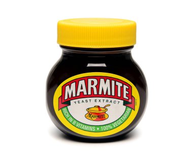 Bir kavanoz marmite, kes. Marmite geleneksel ve popüler bir İngiliz yemeğidir.
