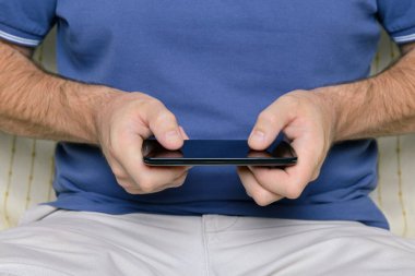 Akıllı Telefonlu Adam, Yakın plan