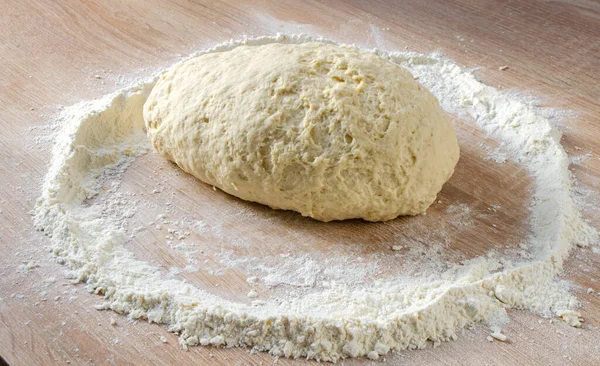 Ciasto Mąką Stole — Zdjęcie stockowe