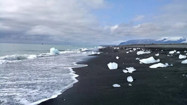 Playa Cubierta Hielo Con Arena Negra Olas Islandia —  Fotos de Stock