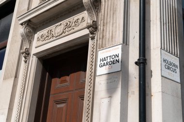 Coronavirus COVID-19 tecrit 2 sırasında İngiltere, Londra 'da Hatton Garden ve Holborn Circus' un köşesi.
