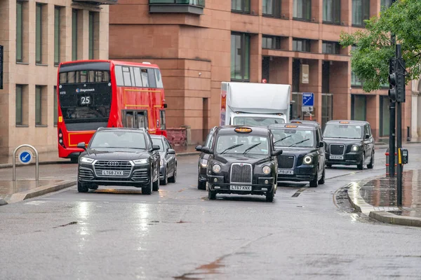 stock image LONDON, ENGLAND - JUNE 10, 2020: Traditional black London taxi cabs on a drizzly day in Holborn, London during the COVID-19 pandemic 099