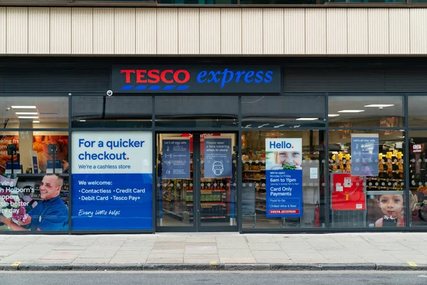 London England Ιουλίου 2020 Πολυκατάστημα Tesco Express Στο Holborn Του — Φωτογραφία Αρχείου