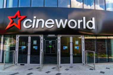 LONDON, ENGLAND - 26 Haziran 2020: Güney Ruislip, Londra 'da Sinema COVID-19 salgını sırasında kapandı - 025