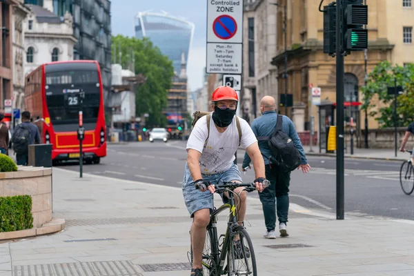 London England Juni 2020 Ältere Männliche Fahrradfahrer Holborn London Mit — Stockfoto