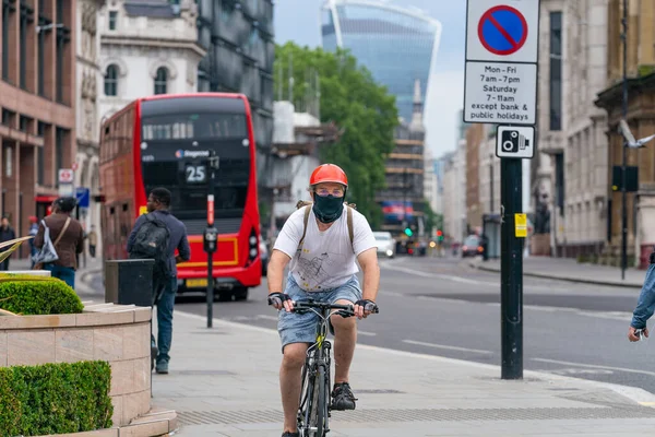 London England Juni 2020 Ältere Männliche Fahrradfahrer Holborn London Mit — Stockfoto