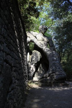 Bomarzo, İtalya - 09 / 30 / 2017: İtalya 'nın Bomarzo belediyesindeki ünlü canavar parkı