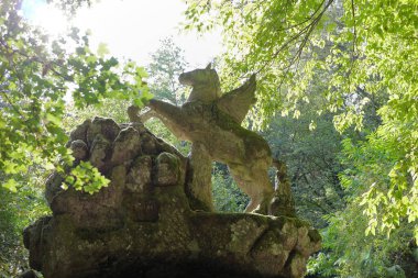 Bomarzo, İtalya - 09 / 30 / 2017: İtalya 'nın Bomarzo belediyesindeki ünlü canavar parkı