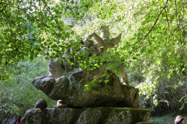 Bomarzo, İtalya - 09 / 30 / 2017: İtalya 'nın Bomarzo belediyesindeki ünlü canavar parkı