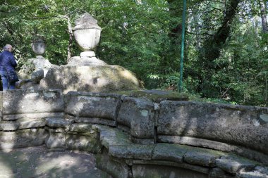 Bomarzo, İtalya - 09 / 30 / 2017: İtalya 'nın Bomarzo belediyesindeki ünlü canavar parkı