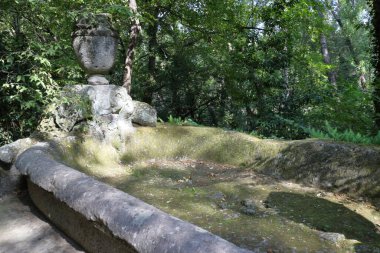 Bomarzo, İtalya - 09 / 30 / 2017: İtalya 'nın Bomarzo belediyesindeki ünlü canavar parkı