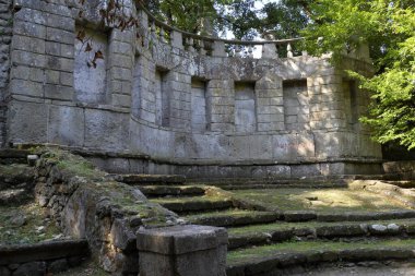 Bomarzo, İtalya - 09 / 30 / 2017: İtalya 'nın Bomarzo belediyesindeki ünlü canavar parkı