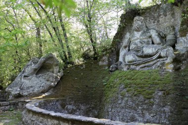Bomarzo, İtalya - 09 / 30 / 2017: İtalya 'nın Bomarzo belediyesindeki ünlü canavar parkı