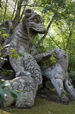 Bomarzo, İtalya - 09 / 30 / 2017: İtalya 'nın Bomarzo belediyesindeki ünlü canavar parkı