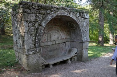 Bomarzo, İtalya - 09 / 30 / 2017: İtalya 'nın Bomarzo belediyesindeki ünlü canavar parkı