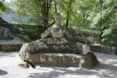 Bomarzo, İtalya - 09 / 30 / 2017: İtalya 'nın Bomarzo belediyesindeki ünlü canavar parkı