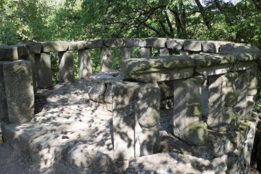 Bomarzo, İtalya - 09 / 30 / 2017: İtalya 'nın Bomarzo belediyesindeki ünlü canavar parkı