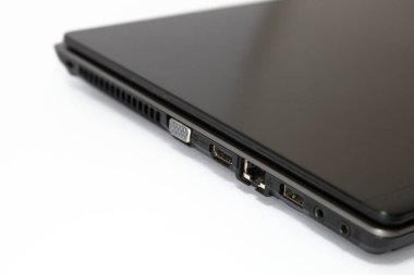 Dizüstü bilgisayardaki elektrik bağlantıları 