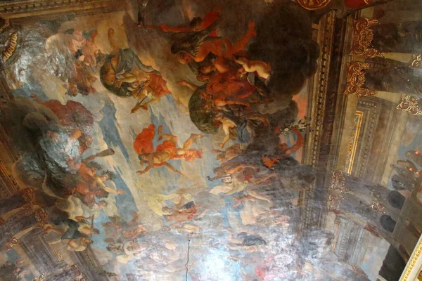 Stockholm, İsveç - 07 / 10 / 2019: İsveç kraliyet ailesinin ikametgahı Drottningholm Kalesi 'nin dışı