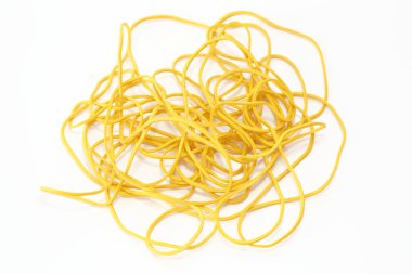 Farklı boylarda ve renklerde ofis elastiği