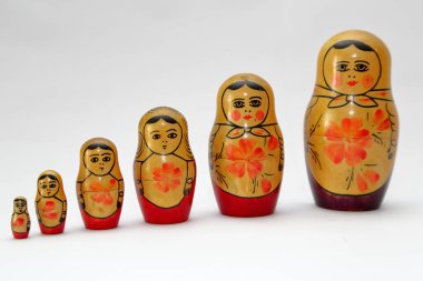 Matrioshka, ünlü Rus el yapımı bebekler.