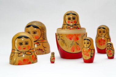 Matrioshka, ünlü Rus el yapımı bebekler.