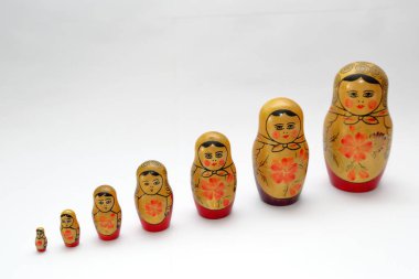 Matrioshka, ünlü Rus el yapımı bebekler.