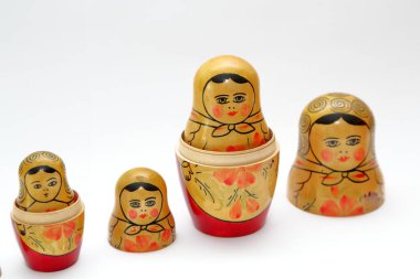 Matrioshka, ünlü Rus el yapımı bebekler.
