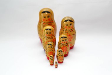 Matrioshka, ünlü Rus el yapımı bebekler.