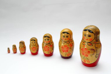 Matrioshka, ünlü Rus el yapımı bebekler.