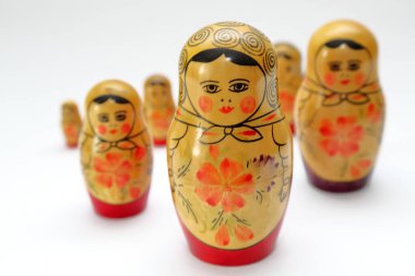 Matrioshka, ünlü Rus el yapımı bebekler.