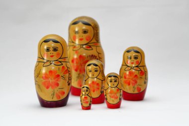 Matrioshka, ünlü Rus el yapımı bebekler.